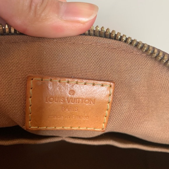 Louis Vuitton - Picture 10 of 16